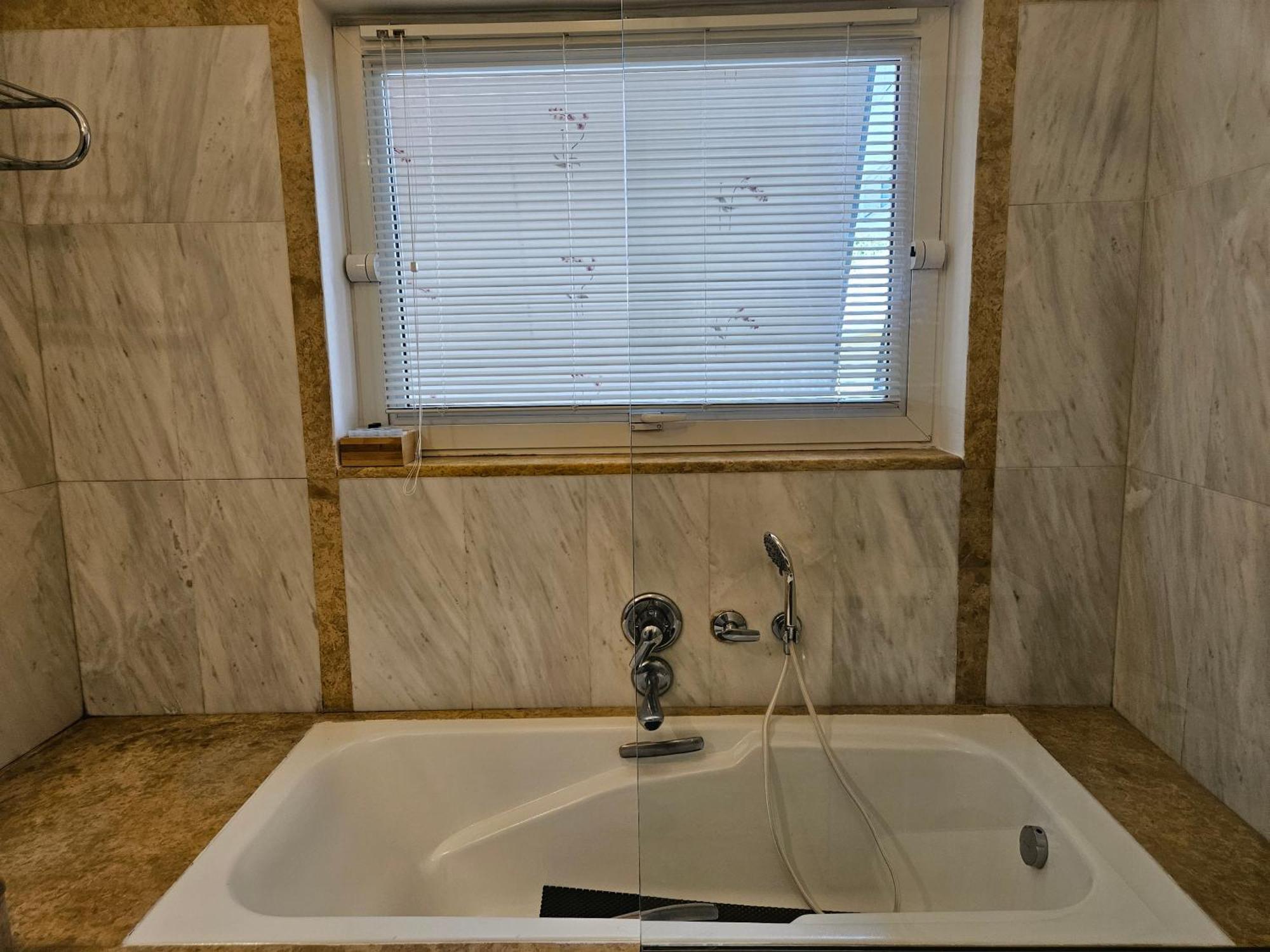 3 Bedder Condo In Ilisia, Megaro Mousikis Athens Luaran gambar