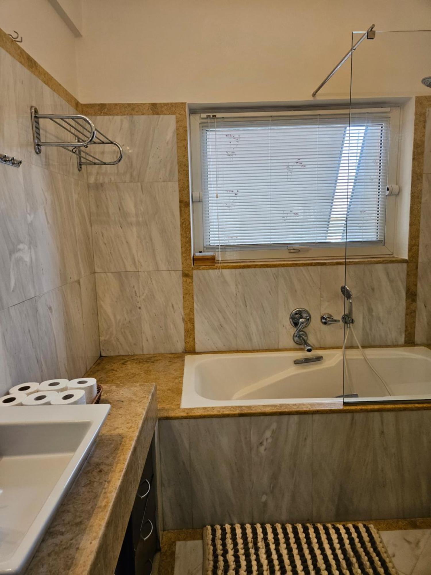 3 Bedder Condo In Ilisia, Megaro Mousikis Athens Luaran gambar